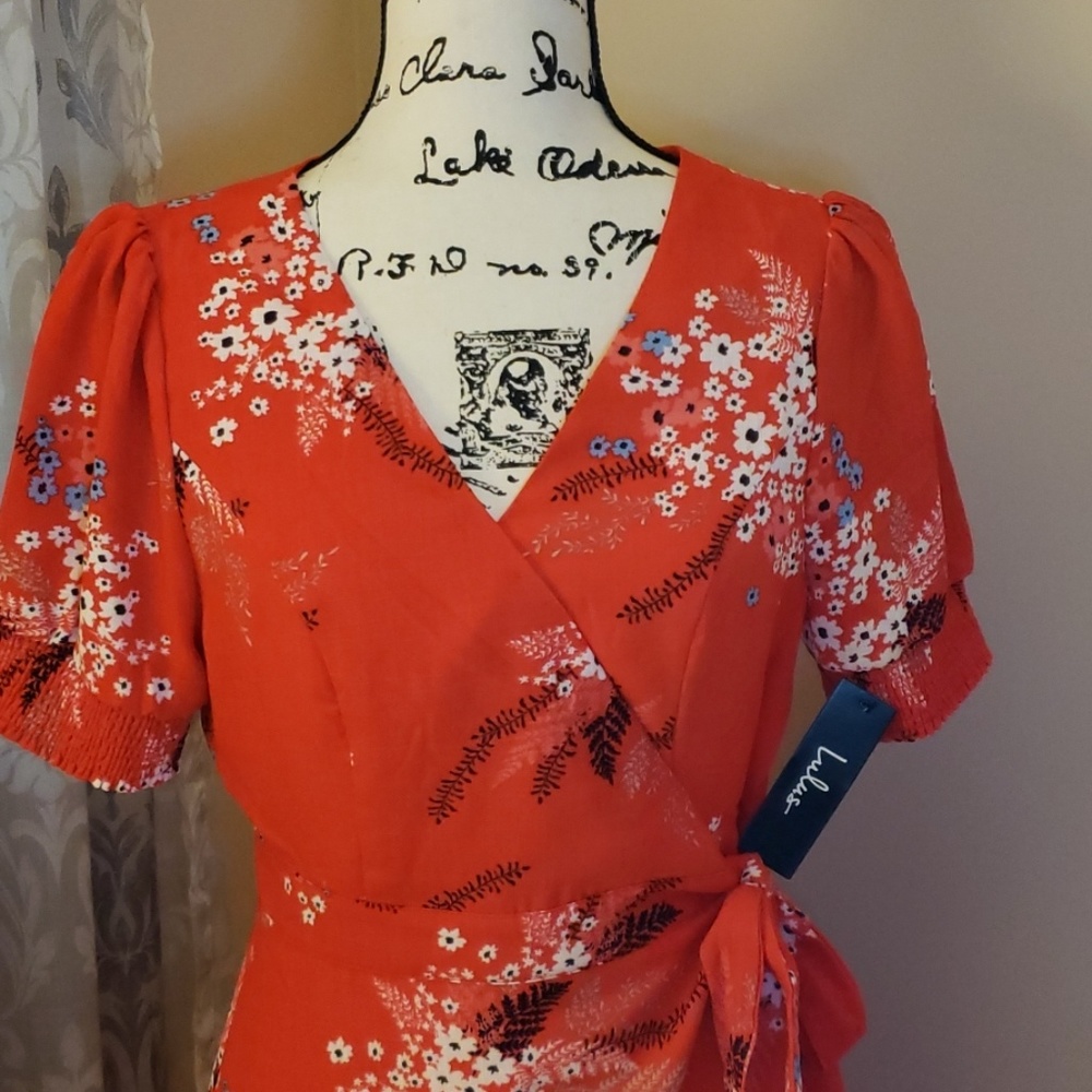 Lulu's ALL THE SWEETNESS RED FLORAL PUFF SLEEVE - Picture 3 of 7